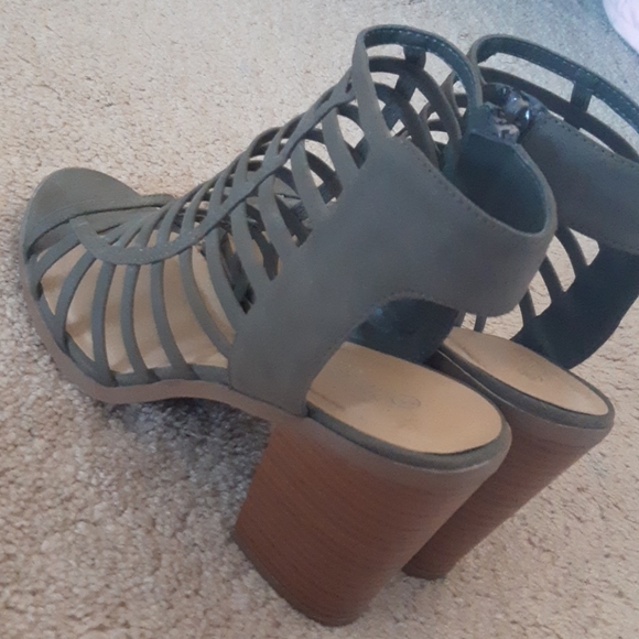 Summer heels - Picture 2 of 2